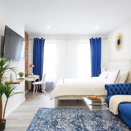 240-15 Luxury Studio Prime Location W&D
